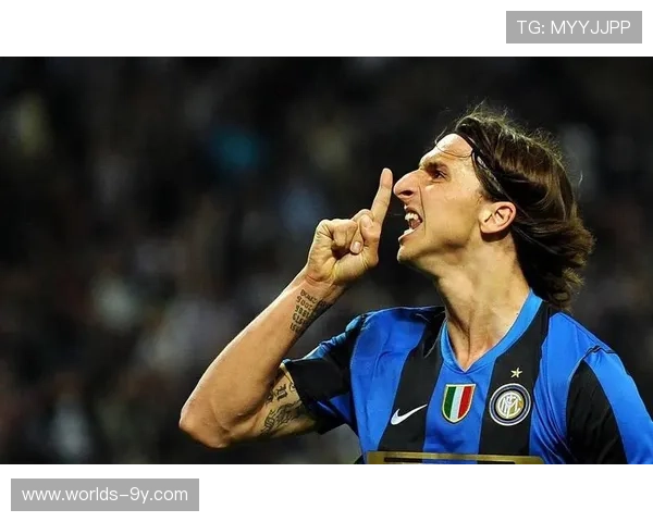 伊布2012欧冠惊艳倒钩破门展现惊人身体柔韧与力量