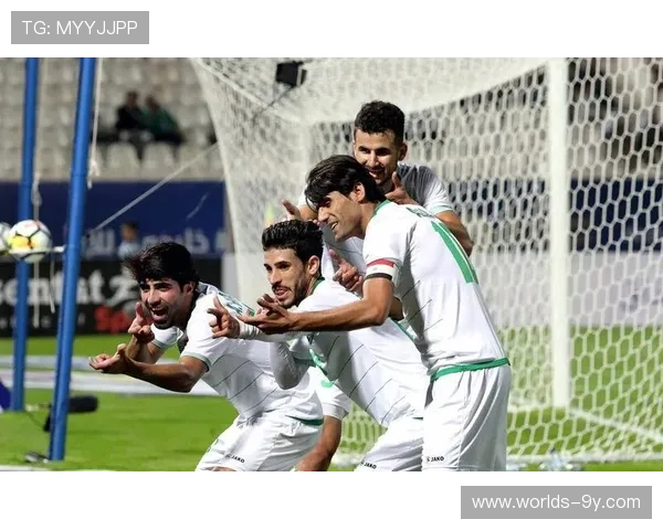 伊拉克更衣室氛围:主力后卫停赛,年轻中卫临危受命 伊拉克更衣室氛围:主力后卫停赛,年轻中卫临危受命