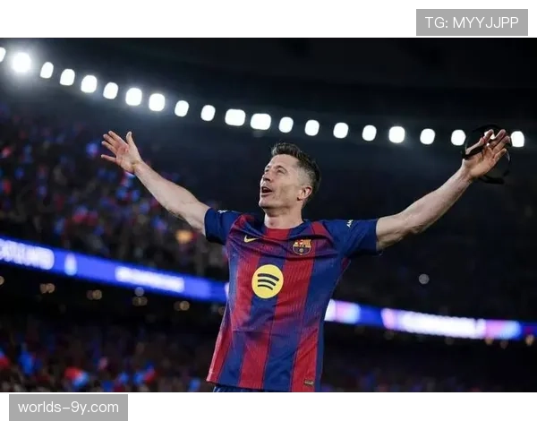 欧冠快讯：巴塞罗那客场2-2战平国际米兰，莱万多夫斯基梅开二度